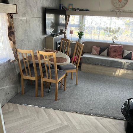 Hotel Angie'S Caravan At Seawick Saint Osyth Esterno foto