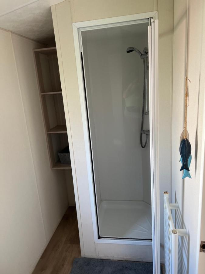Hotel Angie'S Caravan At Seawick Saint Osyth Esterno foto