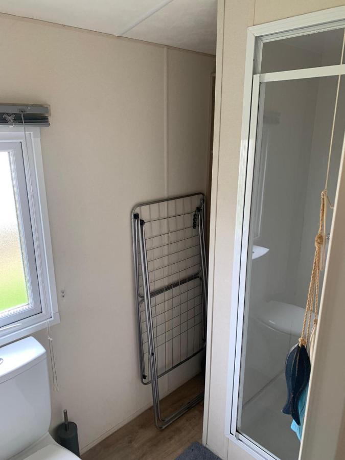 Hotel Angie'S Caravan At Seawick Saint Osyth Esterno foto