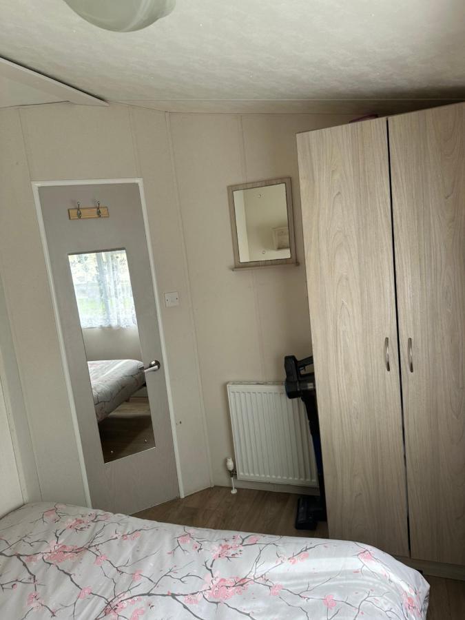 Hotel Angie'S Caravan At Seawick Saint Osyth Esterno foto