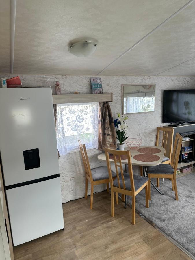 Hotel Angie'S Caravan At Seawick Saint Osyth Esterno foto
