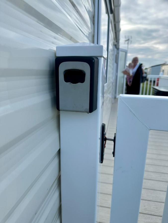 Hotel Angie'S Caravan At Seawick Saint Osyth Esterno foto