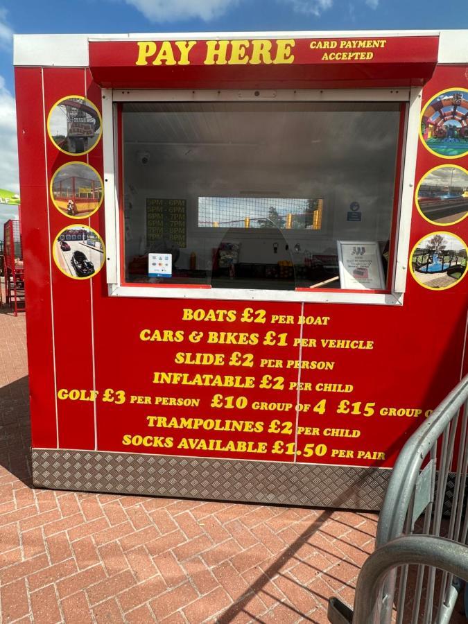 Hotel Angie'S Caravan At Seawick Saint Osyth Esterno foto